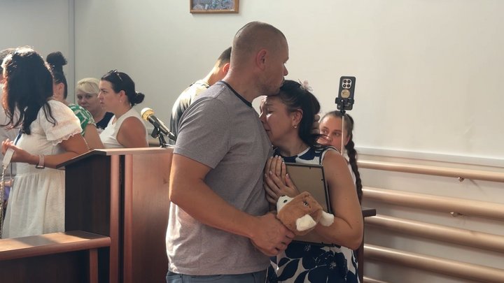 «Дитина не повернулась, легше не стало»: батьки про вирок поліцейській, яка у Прилуках на смерть збила 6-річну дівчинку «Дитина не повернулась, легше не стало»: батьки про вирок поліцейській, яка у Прилуках на смерть збила 6-річну дівчинку