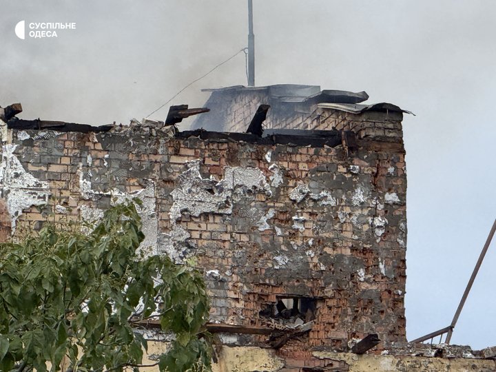 «У квартирі не залишилося жодного цілого вікна»: що розповіли очевидці про атаку РФ на Одещину вдень 24 вересня «У квартирі не залишилося жодного цілого вікна»: що розповіли очевидці про атаку РФ на Одещину вдень 24 вересня