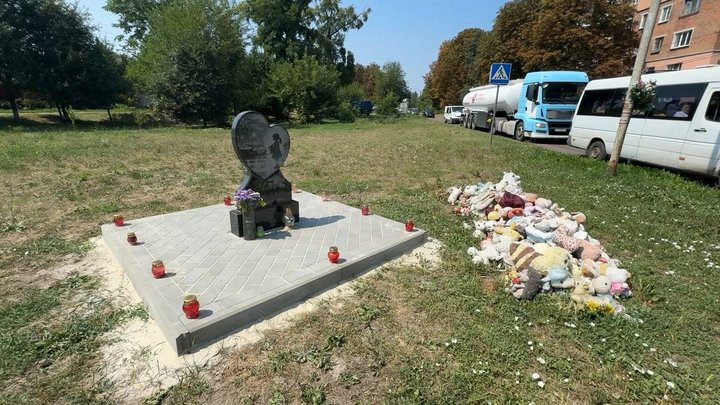«Дитина не повернулась, легше не стало»: батьки про вирок поліцейській, яка у Прилуках на смерть збила 6-річну дівчинку «Дитина не повернулась, легше не стало»: батьки про вирок поліцейській, яка у Прилуках на смерть збила 6-річну дівчинку