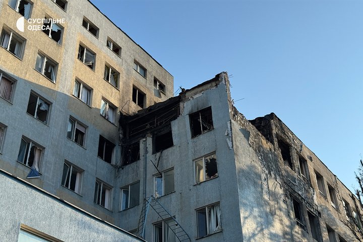 &laquo;Влучили у другий дім&raquo;: який вигляд має бізнес-центр в Одесі після атаки РФ