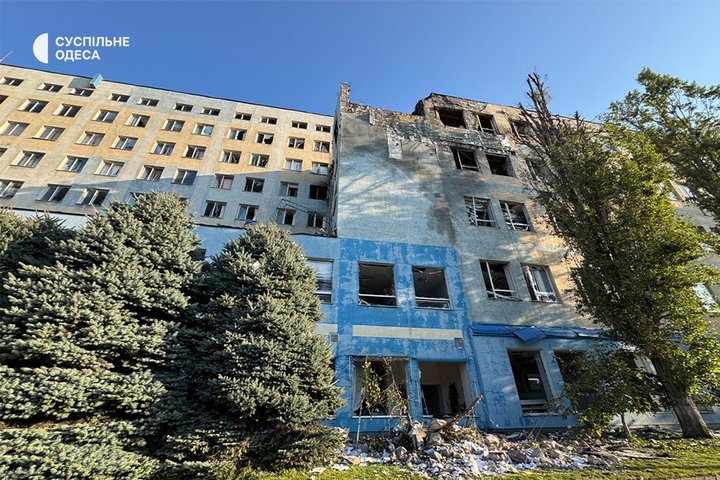 &laquo;Влучили у другий дім&raquo;: який вигляд має бізнес-центр в Одесі після атаки РФ