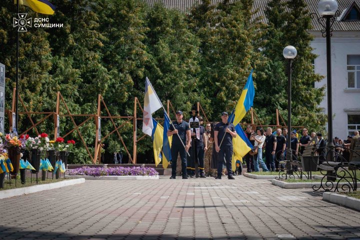 У Ромнах попрощалися із рятувальником Олексієм Столяренком