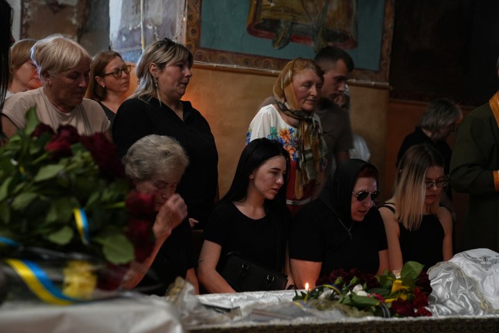 Загинув на Харківщині: у Сумах попрощалися з бійцем Олександром Василюєвим Загинув на Харківщині: у Сумах попрощалися з бійцем Олександром Василюєвим