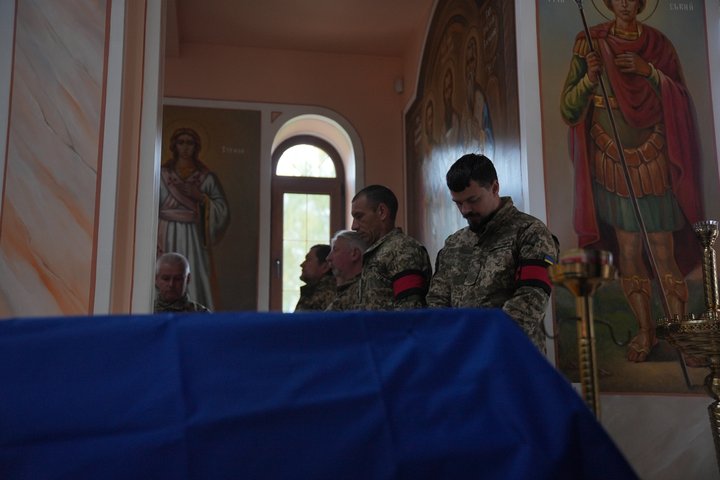 «Гарний відповіальний хлопець»: із рядовим Євгеном Погосовим попрощалися в Сумах