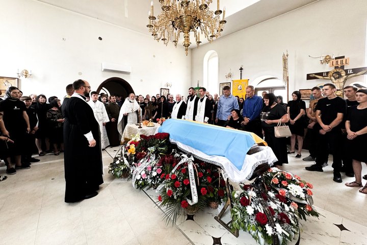 У Мукачівській громаді попрощалися з полеглим військовослужбовцем Василем Боговичем