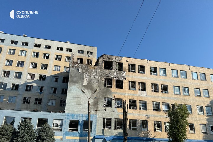 &laquo;Влучили у другий дім&raquo;: який вигляд має бізнес-центр в Одесі після атаки РФ