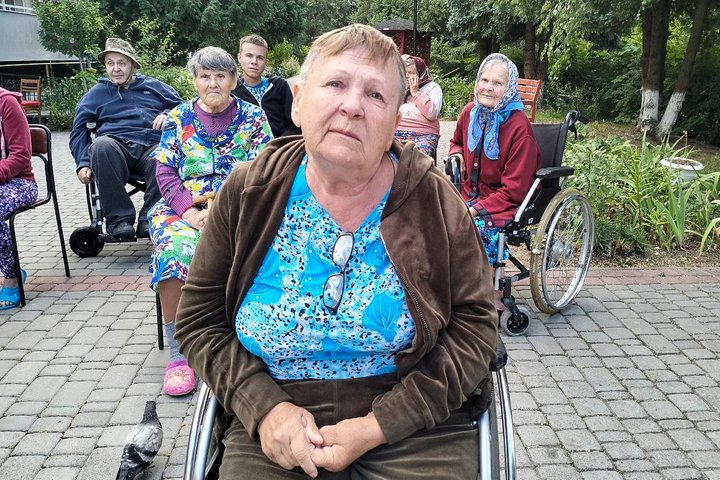 Створюють нові сім'ї та будують плани на майбутнє: як живуть підопічні геріатричного пансіонату у Луцьку