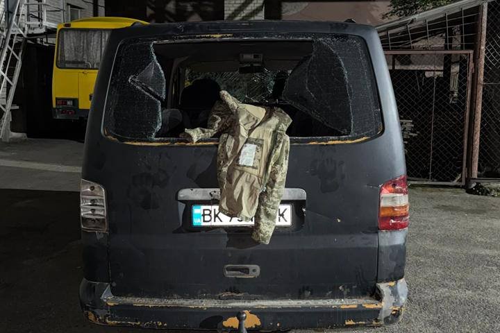 У Луцьку 30 цивільних побили авто ТЦК та СП та двох військовослужбовців