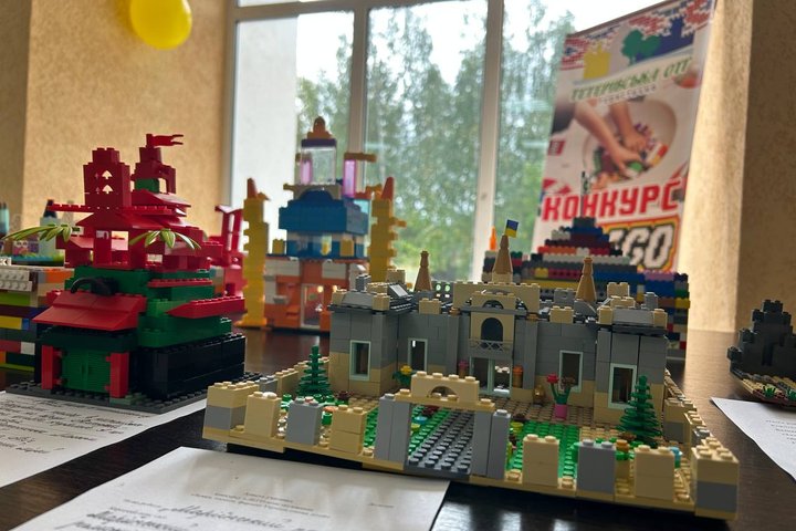 У громаді поблизу Житомира діти представили власні LEGO-моделі фортець і замків: ідеї використають для розвитку туризму У громаді поблизу Житомира діти представили власні LEGO-моделі фортець і замків: ідеї використають для розвитку туризму