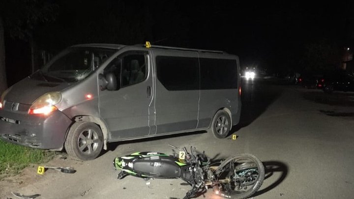 У Радехові на Львівщині мікроавтобус збив 14-річного мотоцикліста: відкрито кримінальне провадження