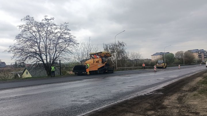 Ремонт доріг на Волині: де тривають роботи та скільки грошей на це виділили Ремонт доріг на Волині: де тривають роботи та скільки грошей на це виділили