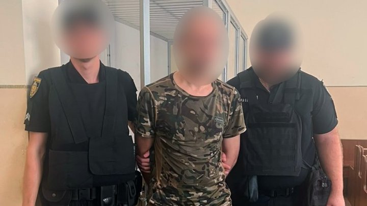 Львів’янин пограбував магазин на Городоцькій: чоловік виніс товар на 2700 гривень разом із спільницею та намагався втекти