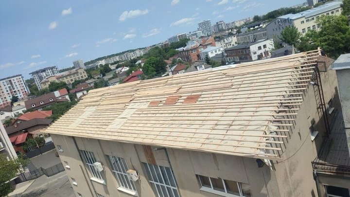 Буревій завдав мільйонних збитків: як Львів відновлює районну адміністрацію після руйнівної стихії