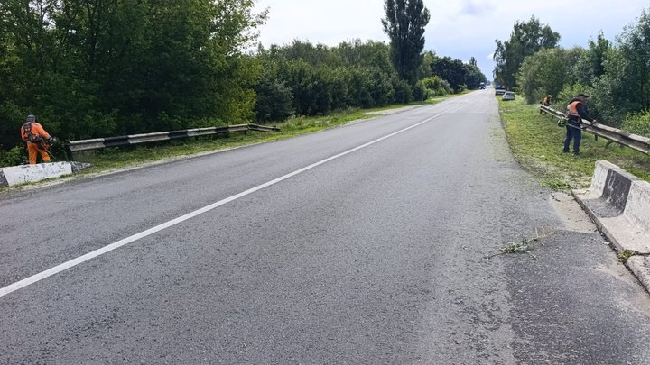 Між Ратне і Ковелем на Волині оновлюють дорожнє покриття Між Ратне і Ковелем на Волині оновлюють дорожнє покриття