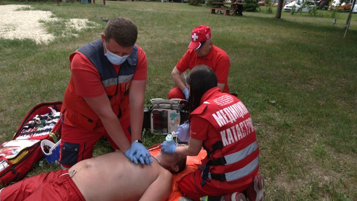 На Львівщині рятувальники відпрацювали навички порятунку людей на воді