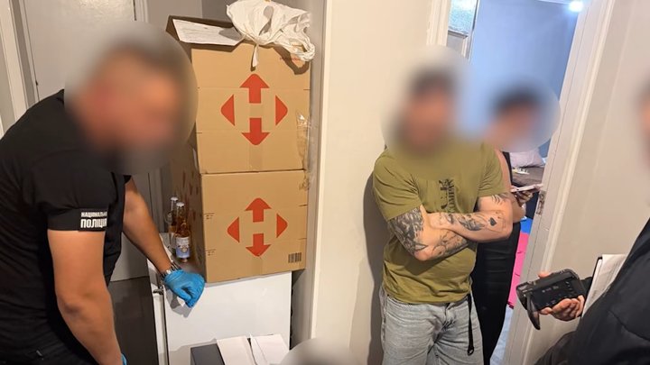 У Луцьку поліція викрила шахрайський кол-центр із щомісячним доходом понад 500 тисяч доларів У Луцьку поліція викрила шахрайський кол-центр із щомісячним доходом понад 500 тисяч доларів