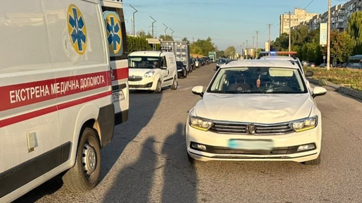 У Львові на Стрийській водій Volkswagen збив жінку: постраждалу з травмами доставили до лікарні