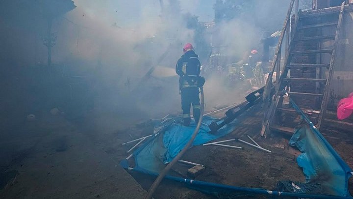 Пожежа у Львові: мати й дочка потрапили до лікарні після займання в господарській будівлі