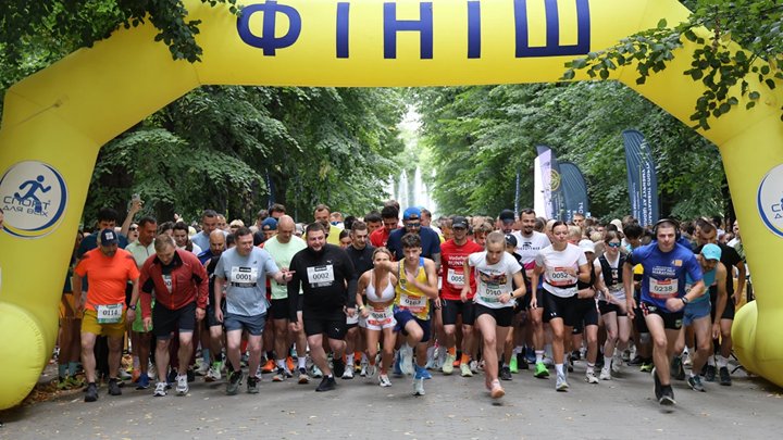 У Львові понад 1500 учасників пробігли памʼятний забіг на честь Героїв України