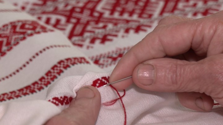 500 рушників та не менше 200 сорочок вишила технікою занизування волинська майстриня
