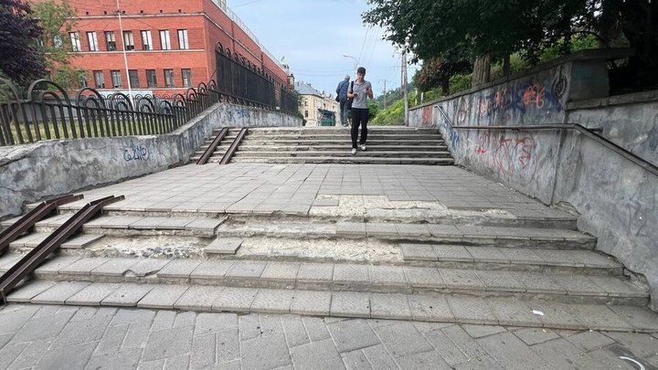 Ремонт на перетині проспекту Чорновола та вулиці Кушевича: у Львові оновлять сходи, встановлять новий пандус і поручні