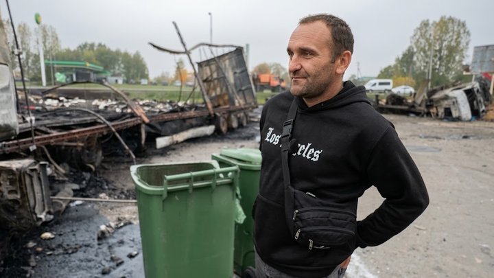 «Якби був на місці ще встигнув би спасти»: водії вантажівок на Волині рахують збитки після атаки РФ