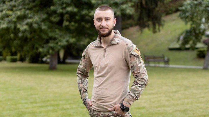 Від АТО до повномасштабної війни: як ветеран-десантник Назар Цюняк із трьома пальцями на руці воював, рятував побратимів і мріє, щоб діти не боялися сирен
