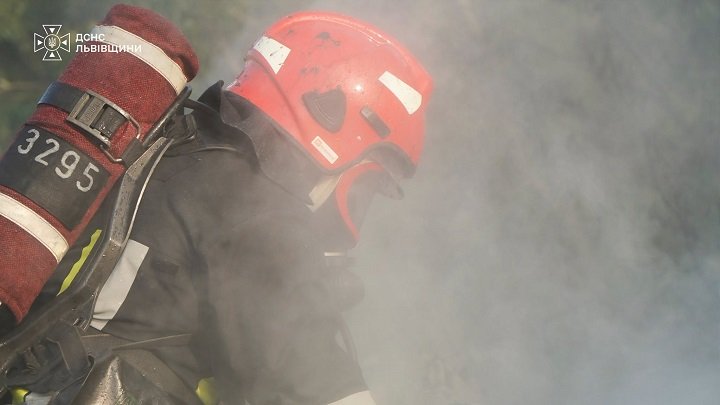 Пожежа у Трускавці: рятувальники евакуювали двох мешканців із задимленої квартири п’ятиповерхівки