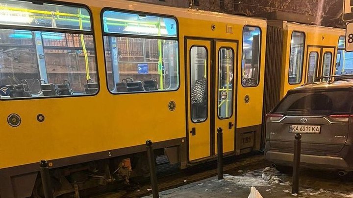 Трамвай відрізав безхатьку обидві ноги: львівське підприємство виплатить мільйон гривень компенсації