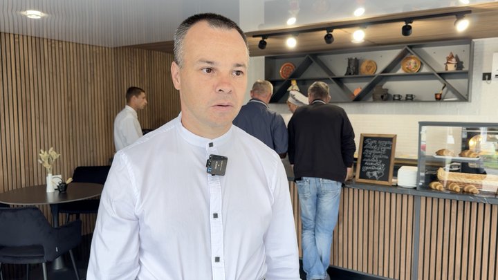 На Волині відкрили соціальну кав'ярню, де працевлаштували вісьмох людей з інвалідністю