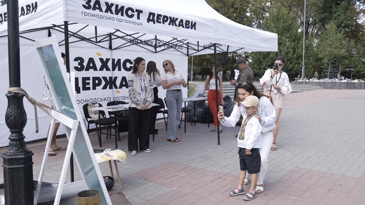У Вінниці на Європейській площі встановили «Дзеркало Незалежності» У Вінниці на Європейській площі встановили «Дзеркало Незалежності»