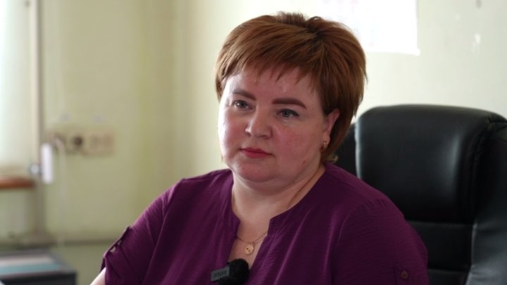 У Кам'янському жінку підозрюють у катуванні 7-річного сина: дитину знайшли прикутою ланцюгом до батареї