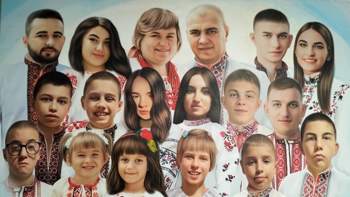 «В нас як в мурашнику»: родина з Волині виховує 13 дітей, з яких 10 — прийомні «В нас як в мурашнику»: родина з Волині виховує 13 дітей, з яких 10 — прийомні