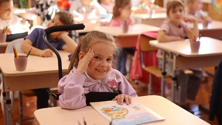 Львів’янка Вікторія Полюга, на лікування якої зібрали 50 мільйонів гривень, розпочала навчання у школі