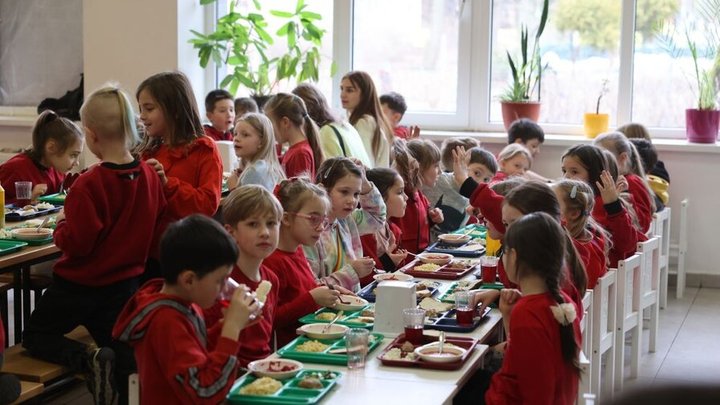 Львівські депутати вимагають від Кабміну переглянути норми фінансування шкільного харчування