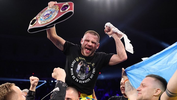 Денис Берінчик — чемпіон світу з боксу в легкій вазі за версією WBO.