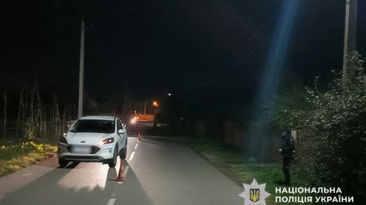 На Львівщині водій Ford Escape збив пішохода: постраждалий госпіталізований, відкрито кримінальне провадження