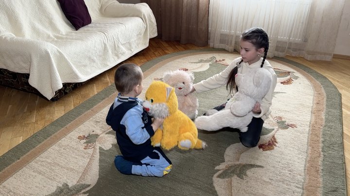 "Мене піднімали діти": історія матері-героїні з Волині, яка сама виховує шістьох дітей "Мене піднімали діти": історія матері-героїні з Волині, яка сама виховує шістьох дітей