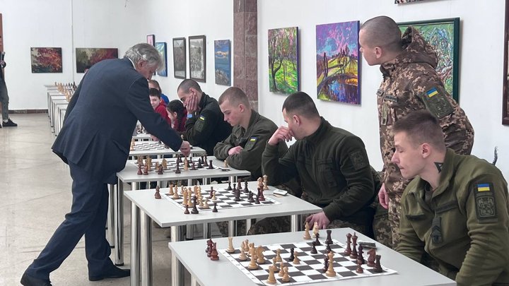 "Весняний контрнаступ": у Львові відбувся одночасної гри в шахи на підтримку ЗСУ