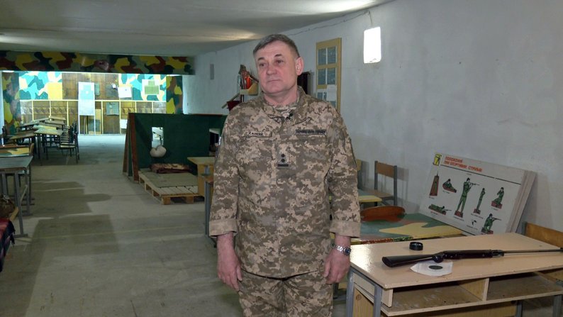 "Пішов в армію в 17, а закінчив в 60": лучанин повернувся до вчителювання після служби в ЗСУ