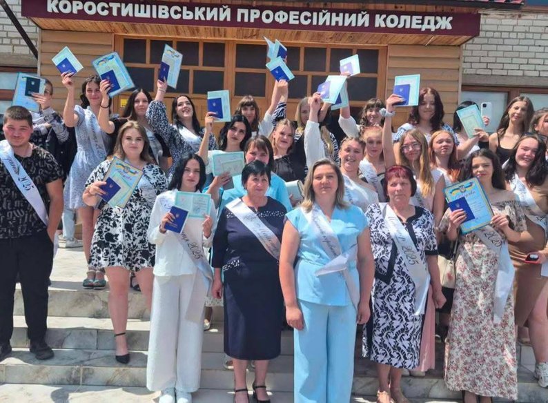 На Житомирщині 2 600 випускників коледжів і училищ отримали дипломи На Житомирщині 2 600 випускників коледжів і училищ отримали дипломи