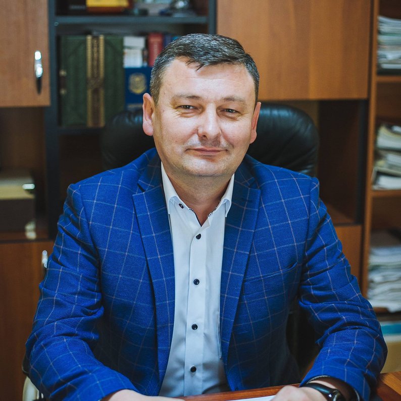 Як часто і до яких країн їздять у відрядження за кордон депутати Закарпатської обласної ради