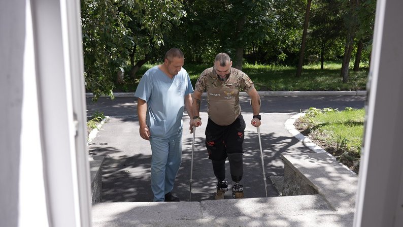У полоні прострелили ноги й побратими носили його на руках: історія захисника Івана Жука з Вінниччини