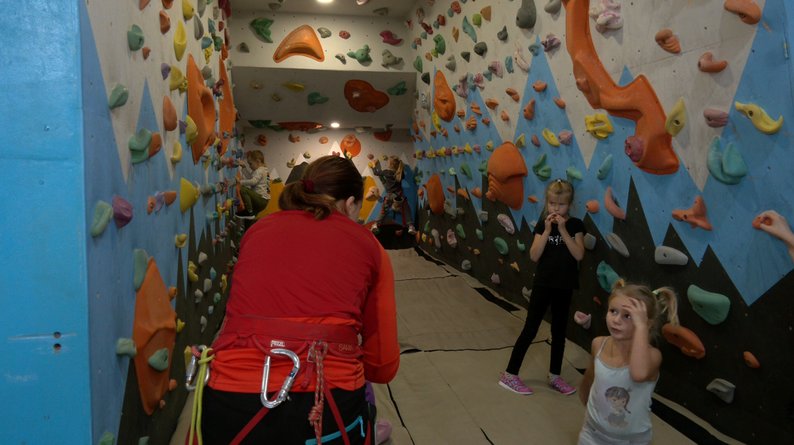 In Cherkasy, free rock climbing classes are held for military children