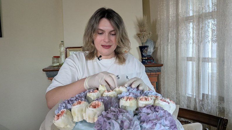 Зефір не дозволяв впадати у відчай: лучанка виховує "сонячного" сина і займається їстівною флористикою