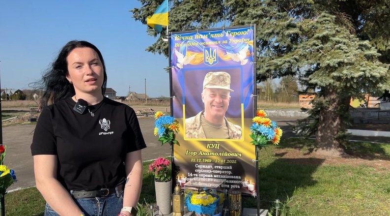 Розписані гільзи встановили біля портретів загиблих військових у громаді на Рівненщині