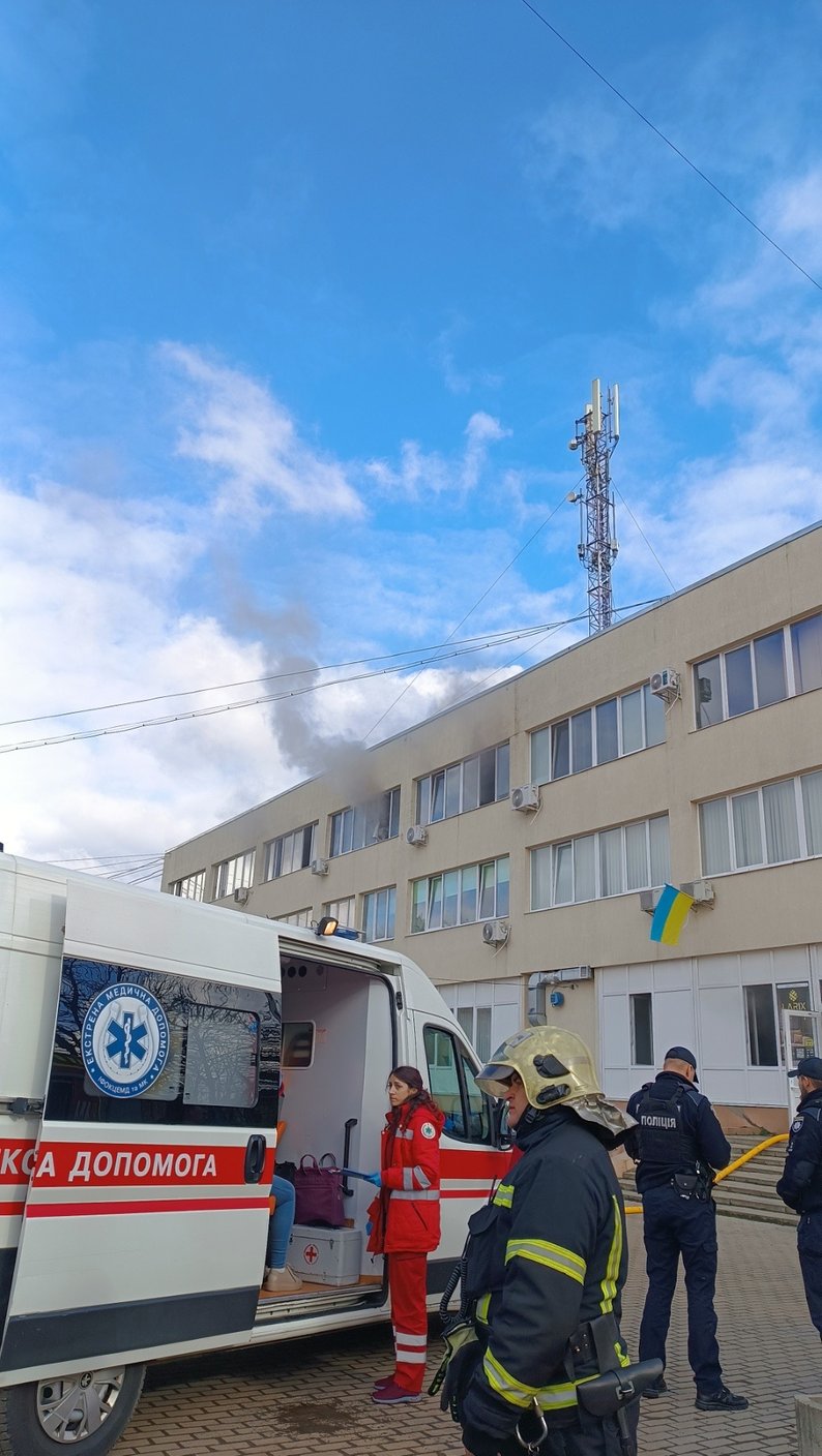 Вибух, офіс, Івано-Франківськ, вулиця Богдана Хмельницького, медики, "швидка", рятувальники, пожежники, поліція