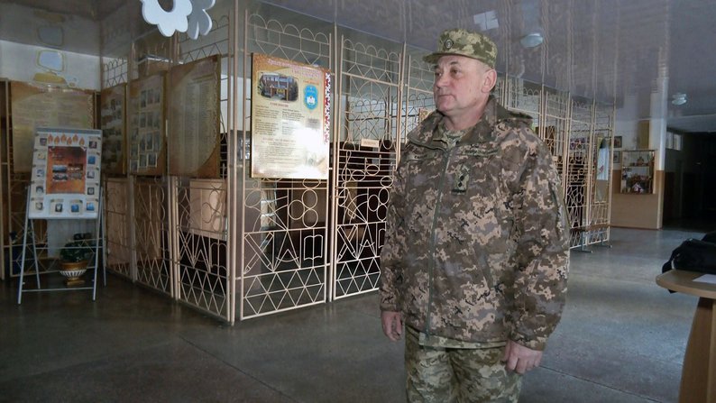"Пішов в армію в 17, а закінчив в 60": лучанин повернувся до вчителювання після служби в ЗСУ