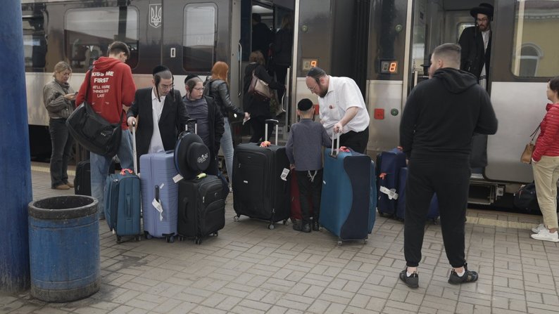У Вінниці зустрічали хасидів, які прямують на святкування Рош га-Шана