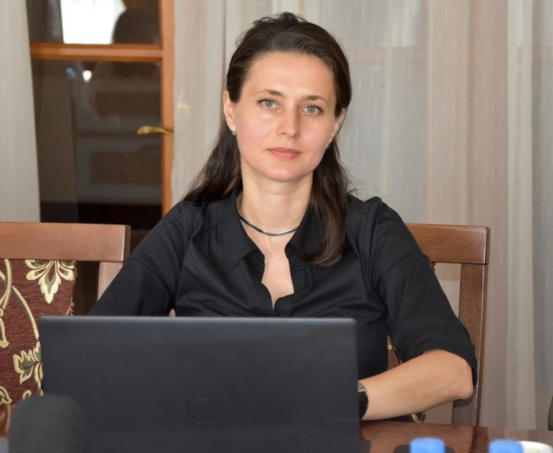 Як часто і до яких країн їздять у відрядження за кордон депутати Закарпатської обласної ради